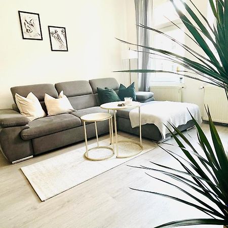 Renoviertes Apartment In Zentraler Lage - Wlan, Smart-Tv, Kuche, Balkon Und Queensize-Bett Fur 4 Gaste Erfurt Kültér fotó