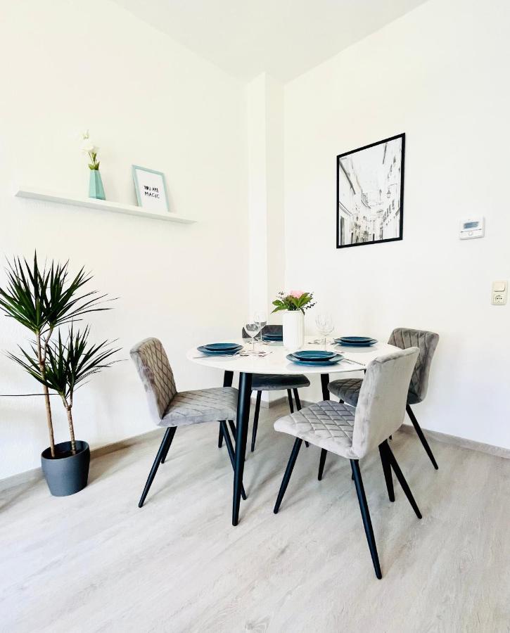 Renoviertes Apartment In Zentraler Lage - Wlan, Smart-Tv, Kuche, Balkon Und Queensize-Bett Fur 4 Gaste Erfurt Kültér fotó